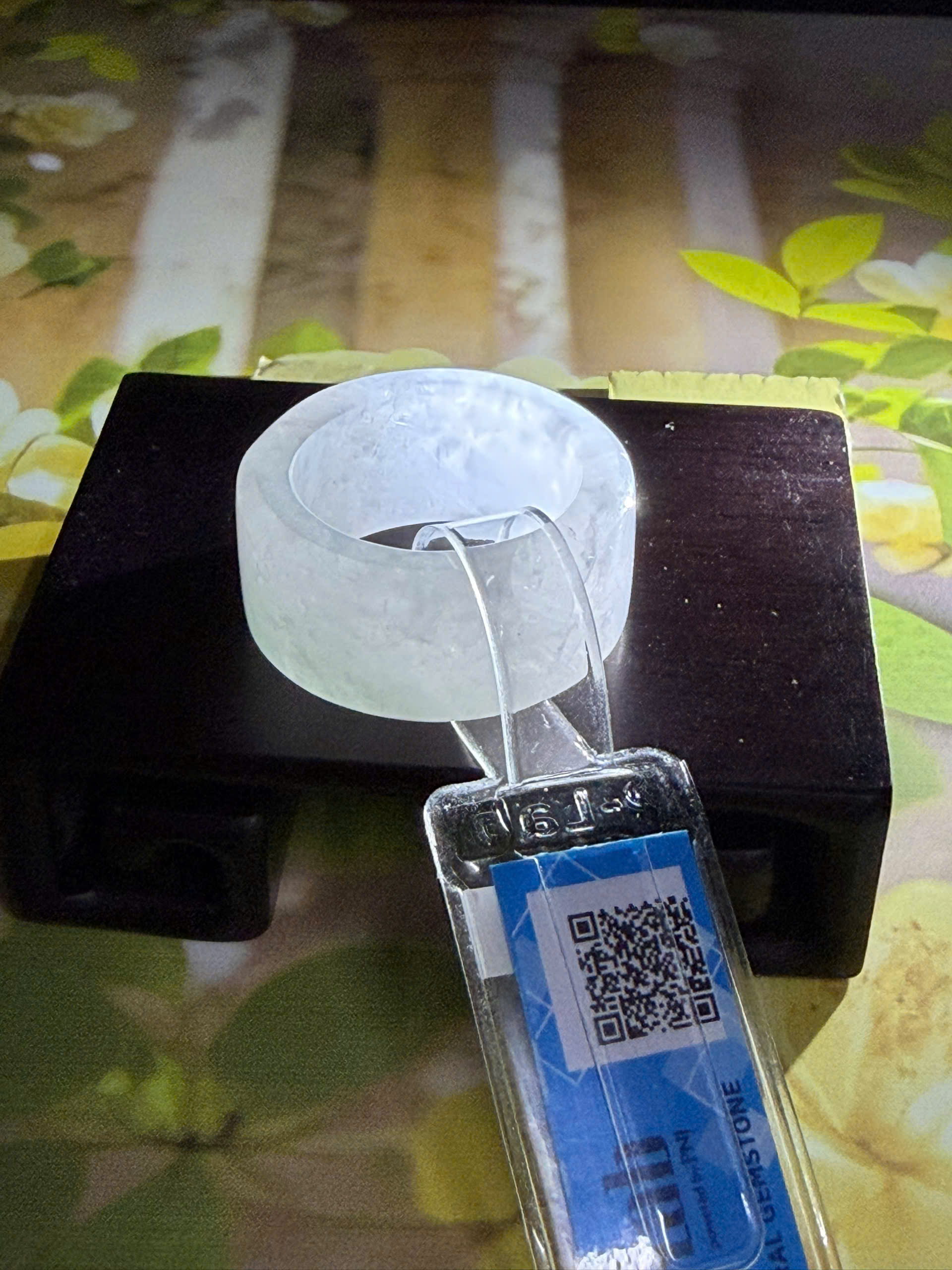 Nhẫn cẩm thạch