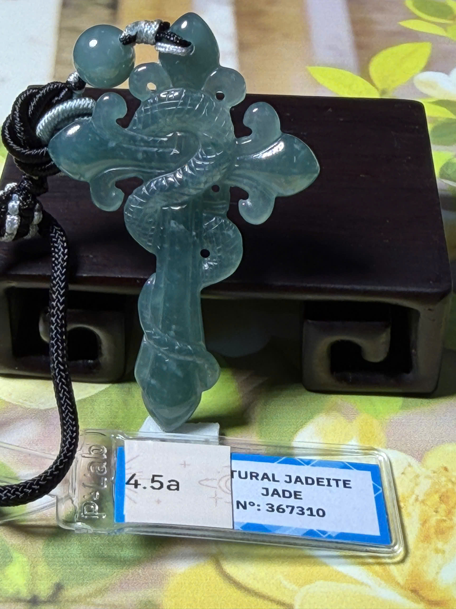 Cross and bead cẩm thạch