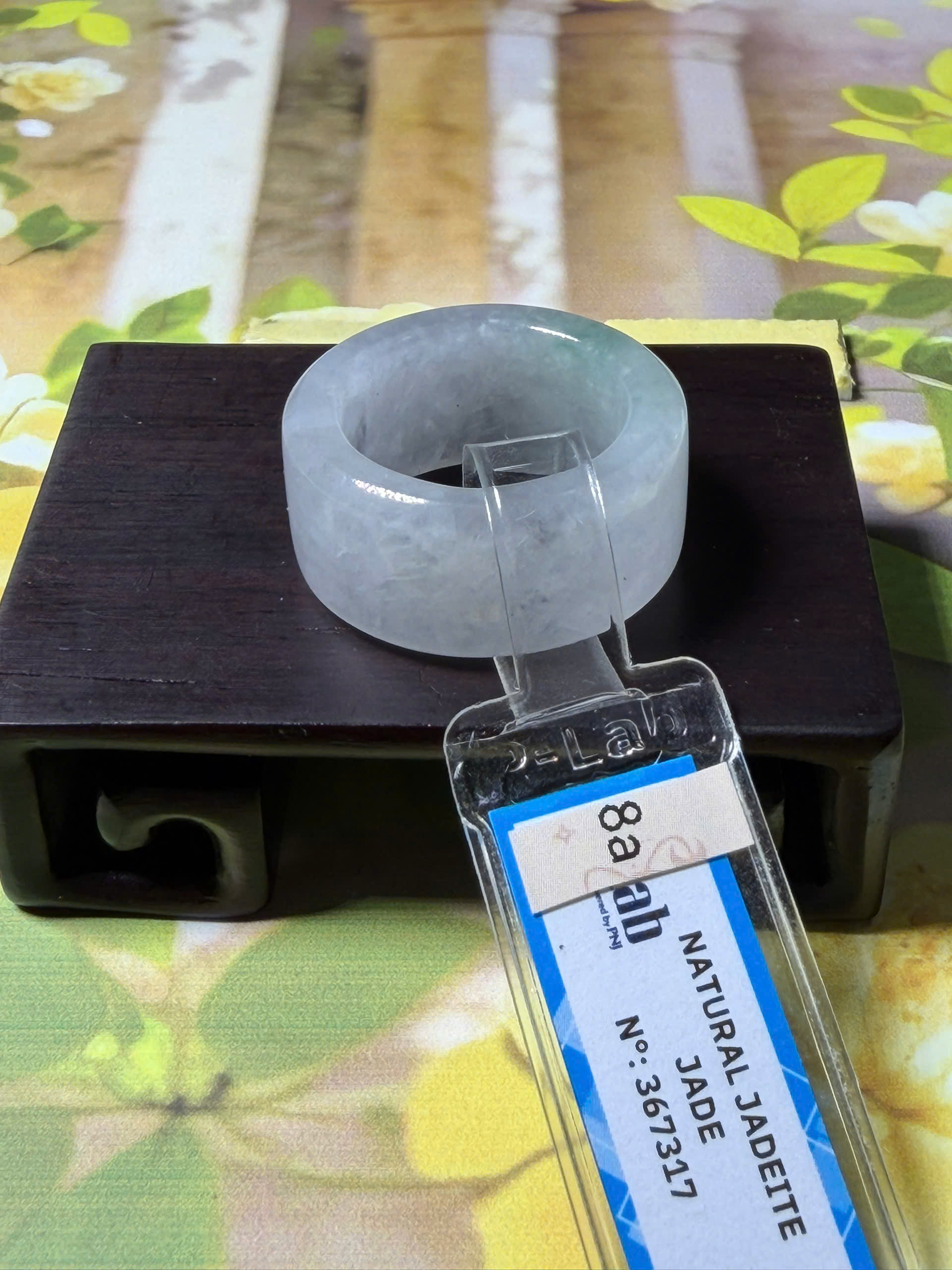 Nhẫn cẩm thạch