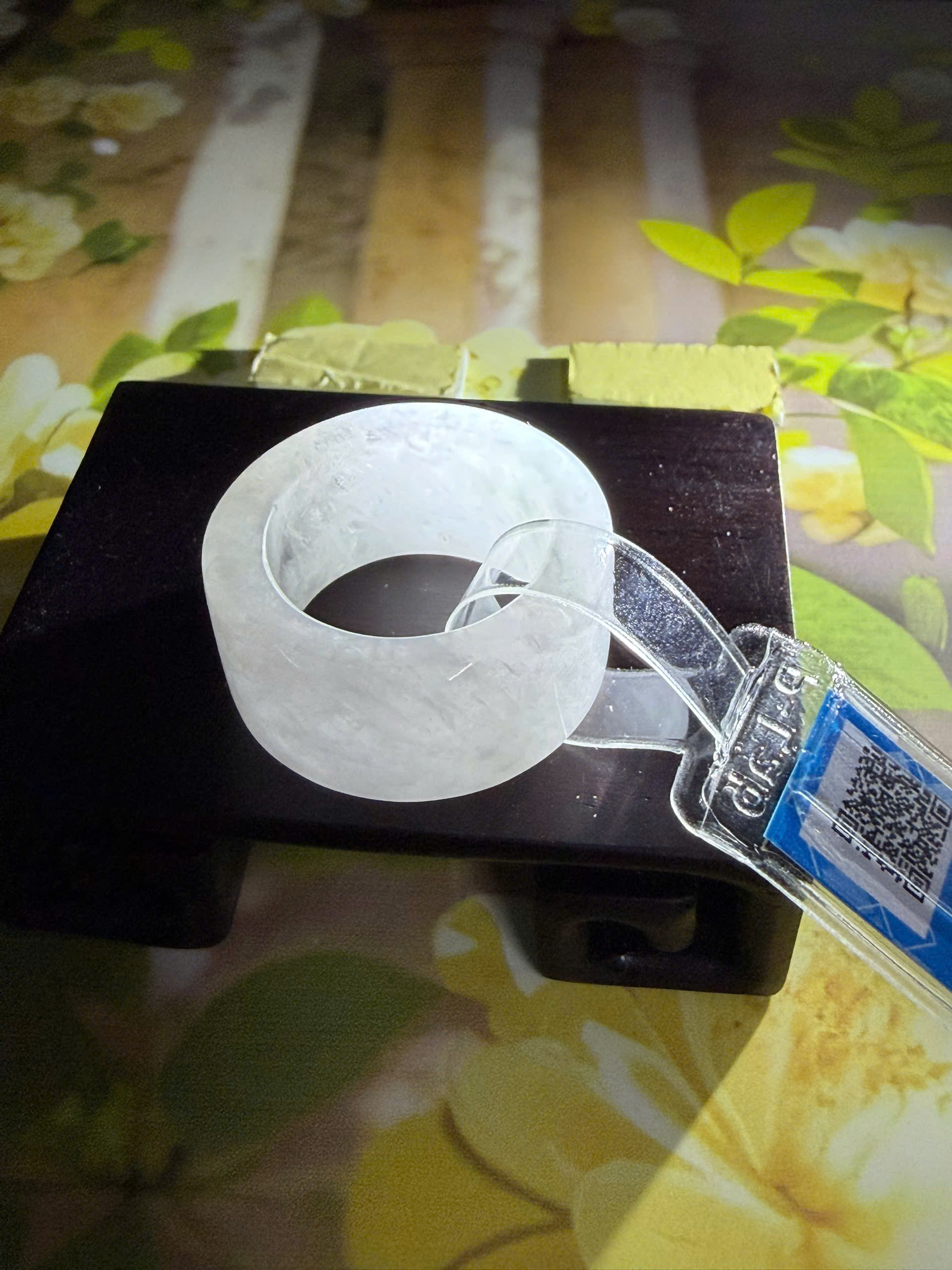 Nhẫn cẩm thạch