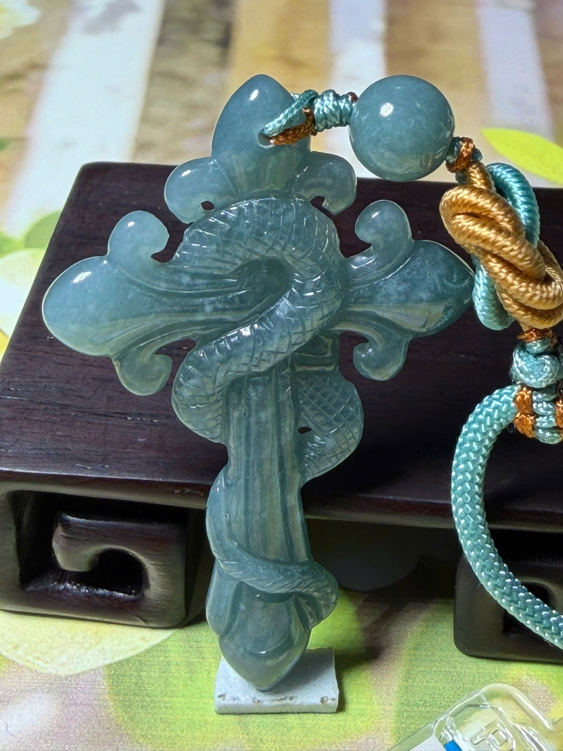 Cross and bead cẩm thạch
